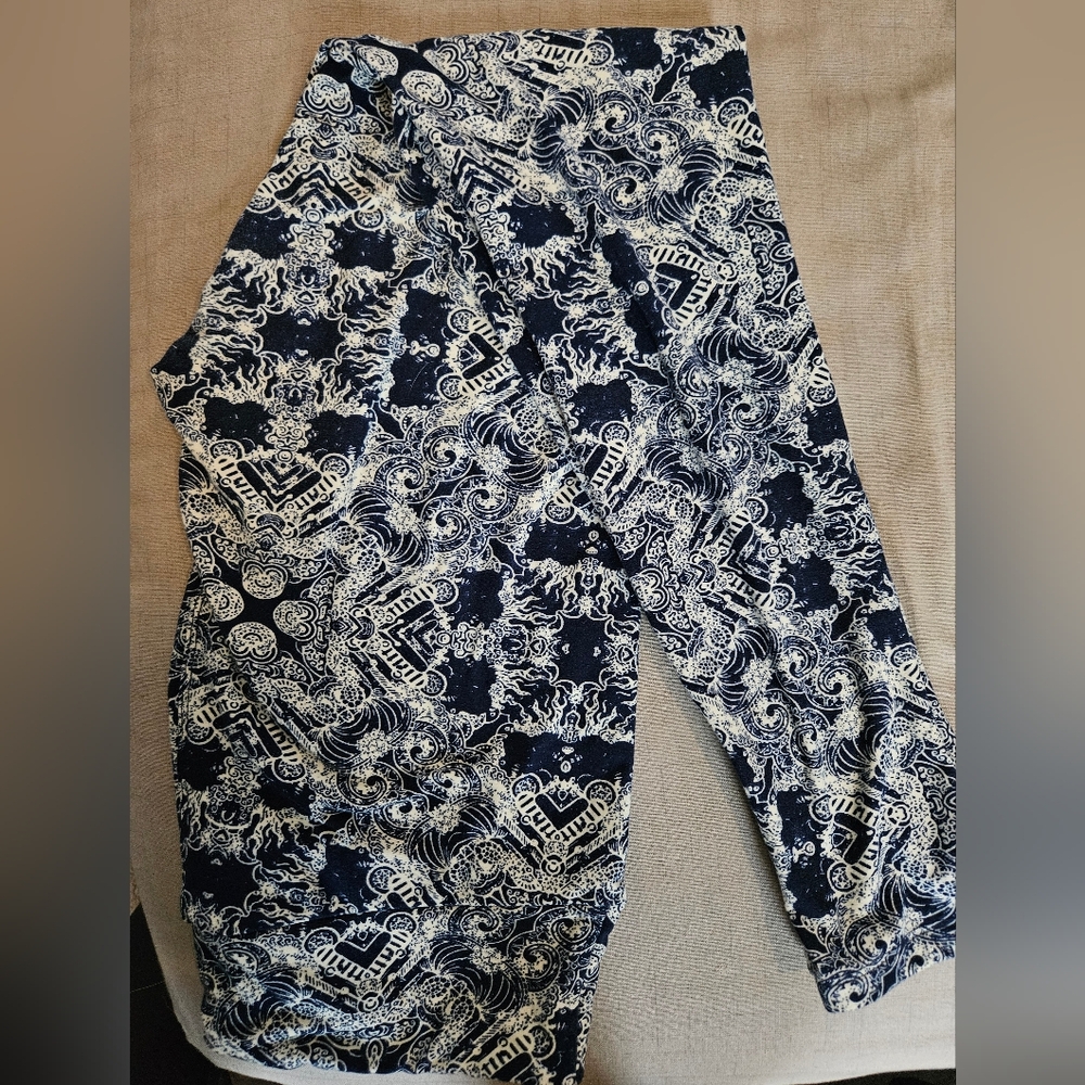 LuLaRoe Tall and Curvy Leggings